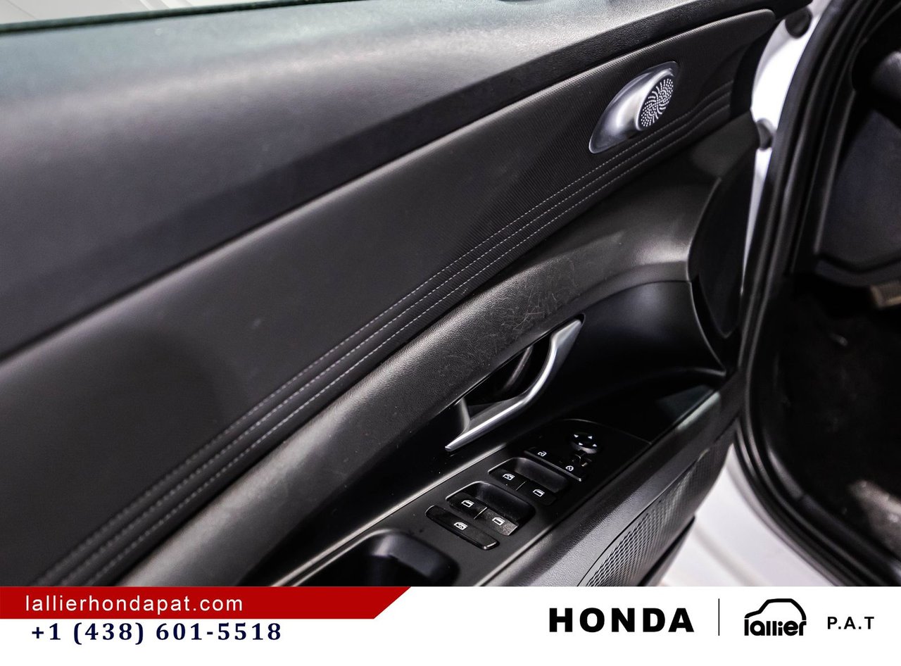 2023 Hyundai Elantra - Image 12