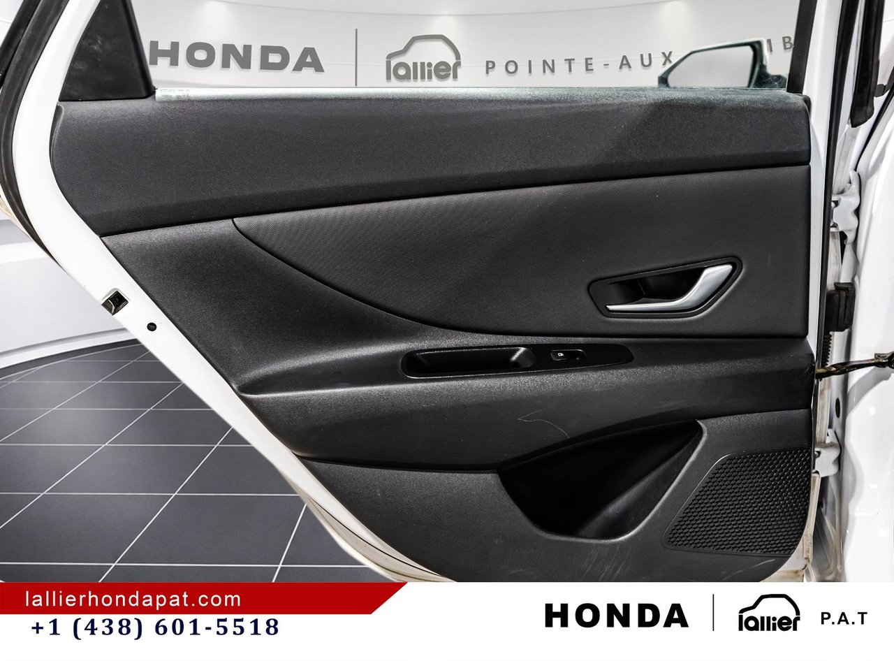 2023 Hyundai Elantra - Image 13