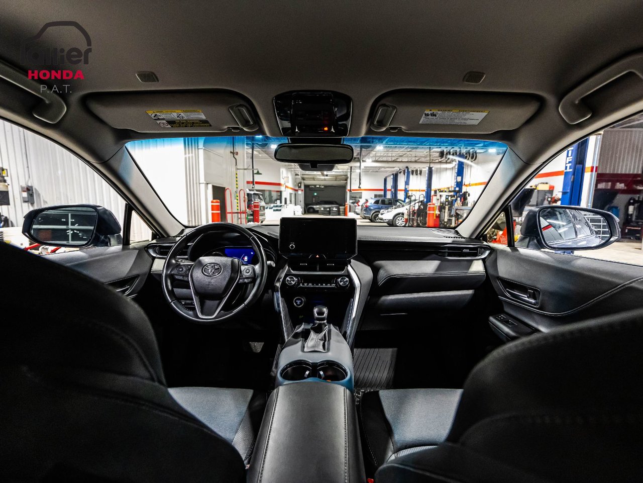 2024 Toyota Venza - Image 14