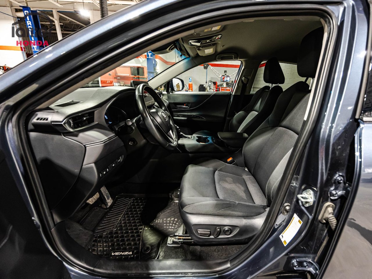 2024 Toyota Venza - Image 19