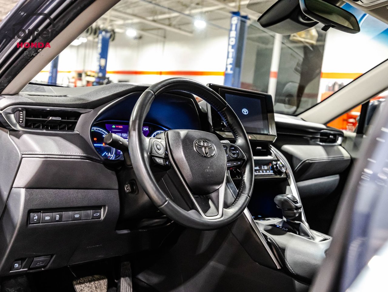 2024 Toyota Venza - Image 20