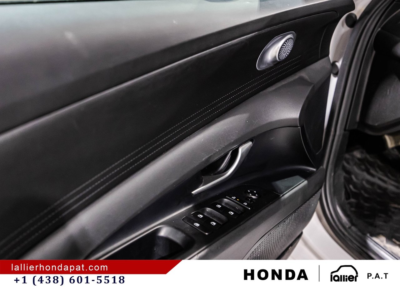 2025 Hyundai Elantra - Image 11