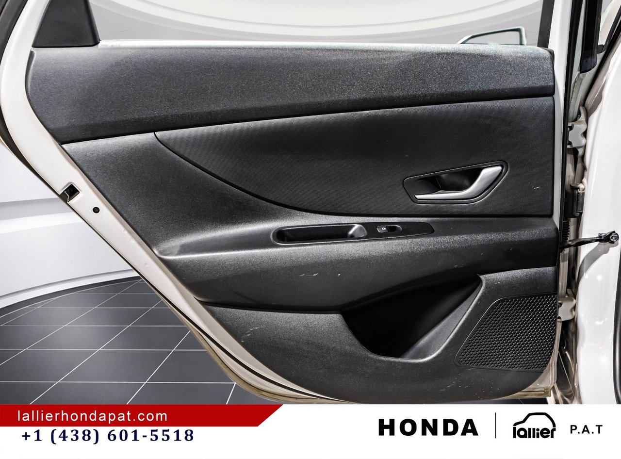 2025 Hyundai Elantra - Image 12