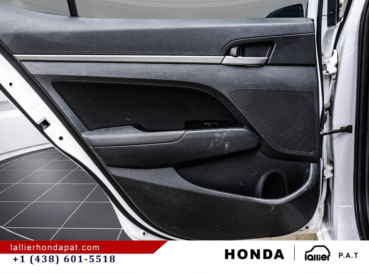 2017 Hyundai Elantra - Image 12