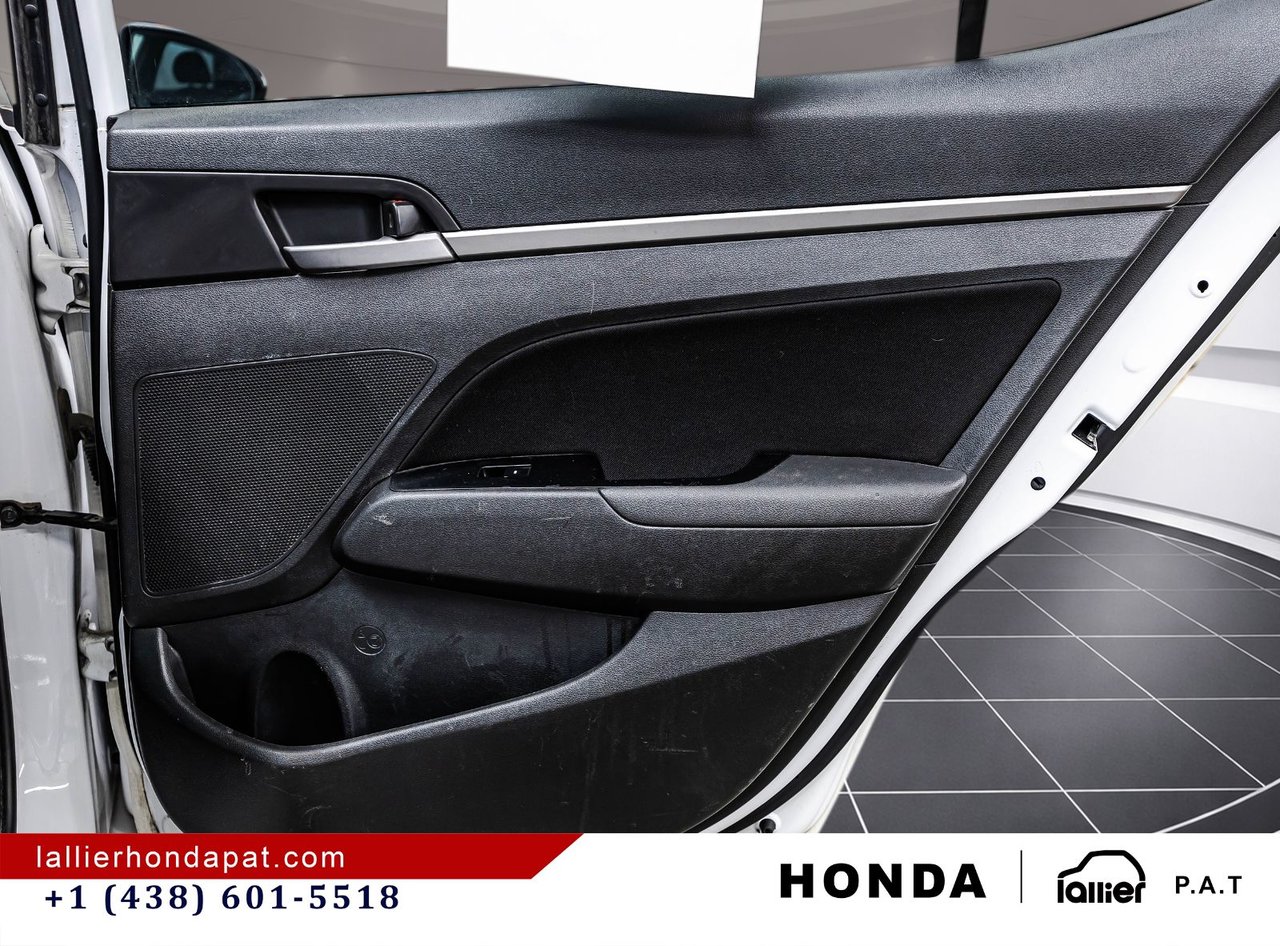 2017 Hyundai Elantra - Image 13