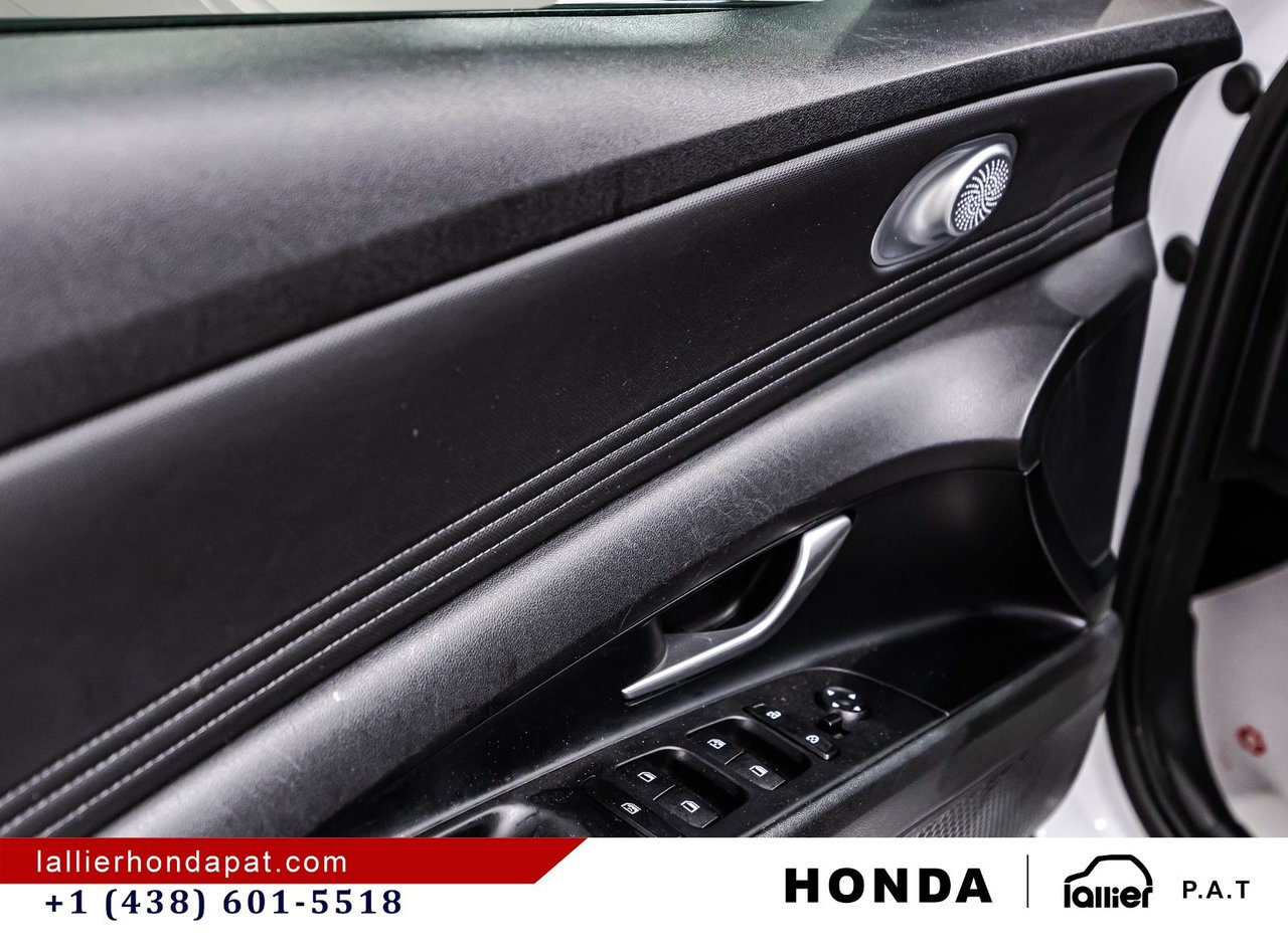2022 Hyundai Elantra - Image 12