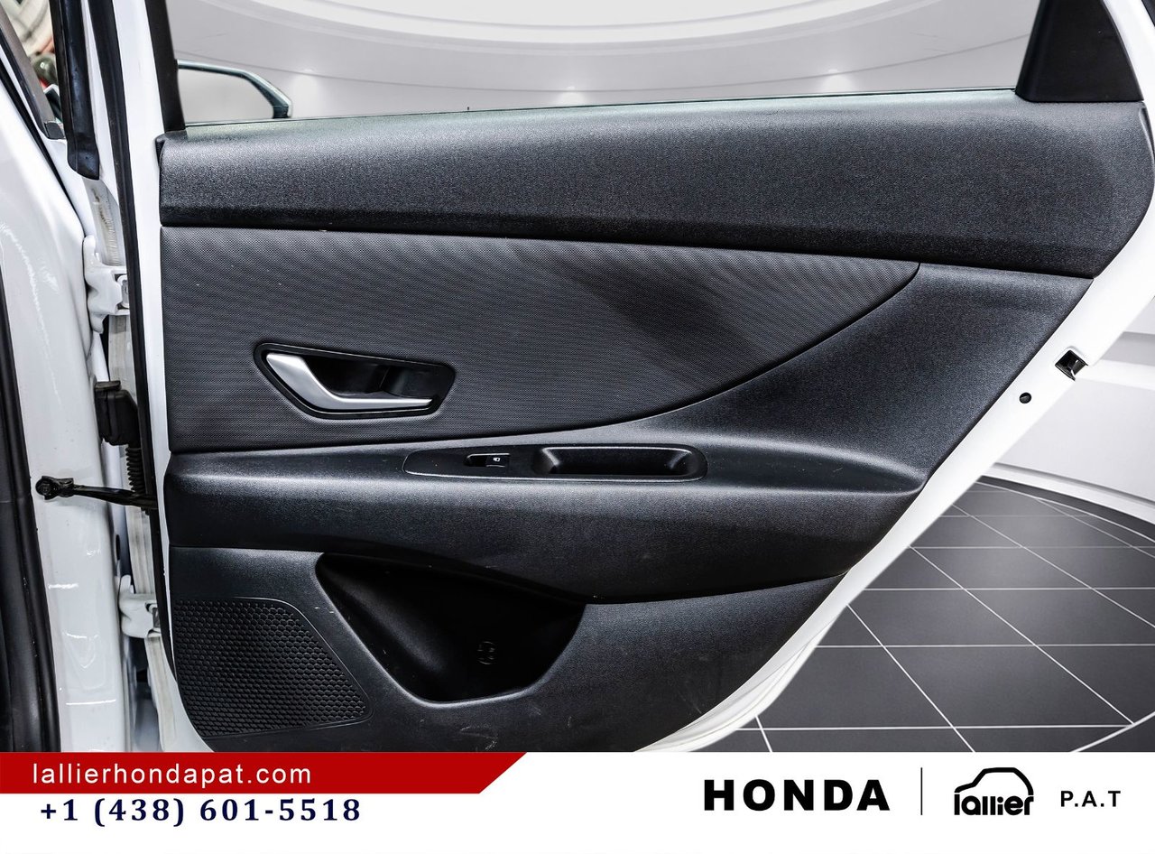 2022 Hyundai Elantra - Image 15