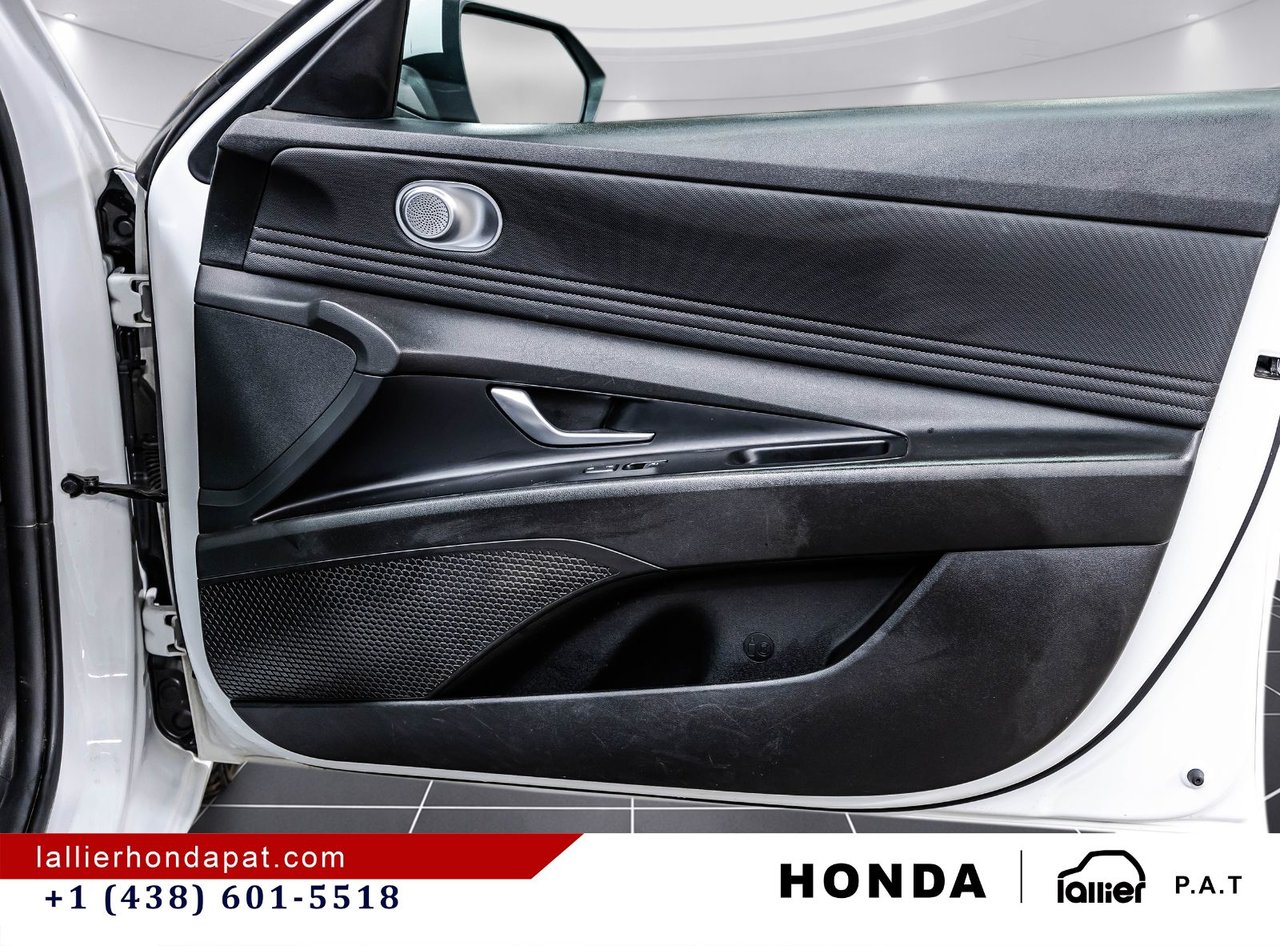 2022 Hyundai Elantra - Image 16