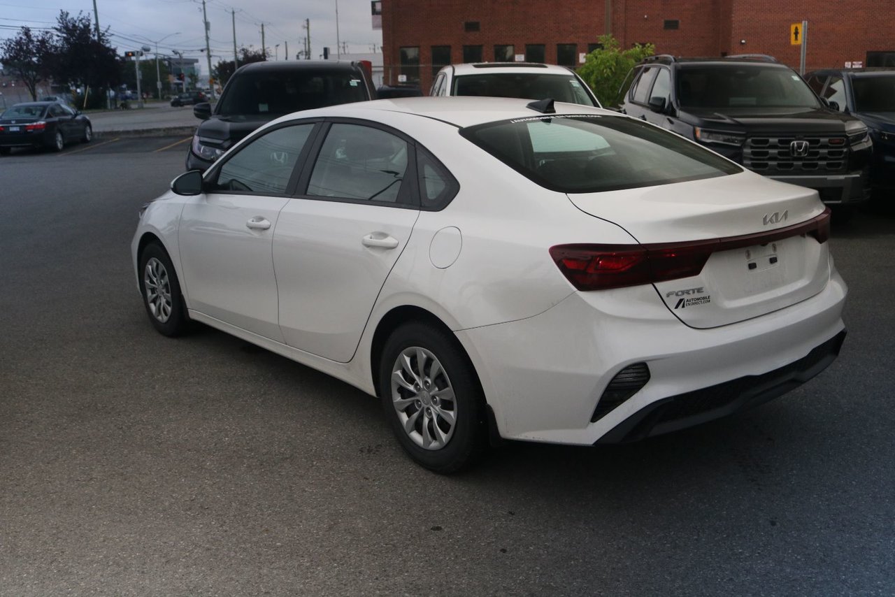 2023 Kia Forte - Image 3