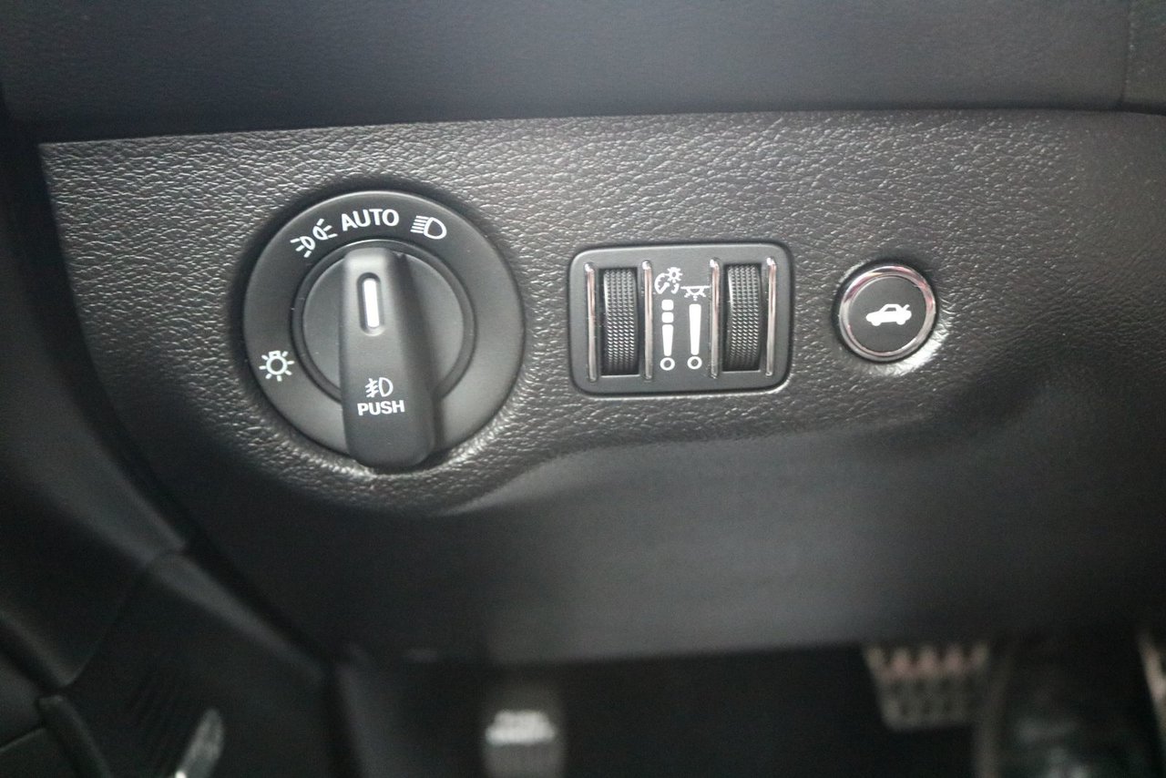 2021 Dodge Challenger - Image 20