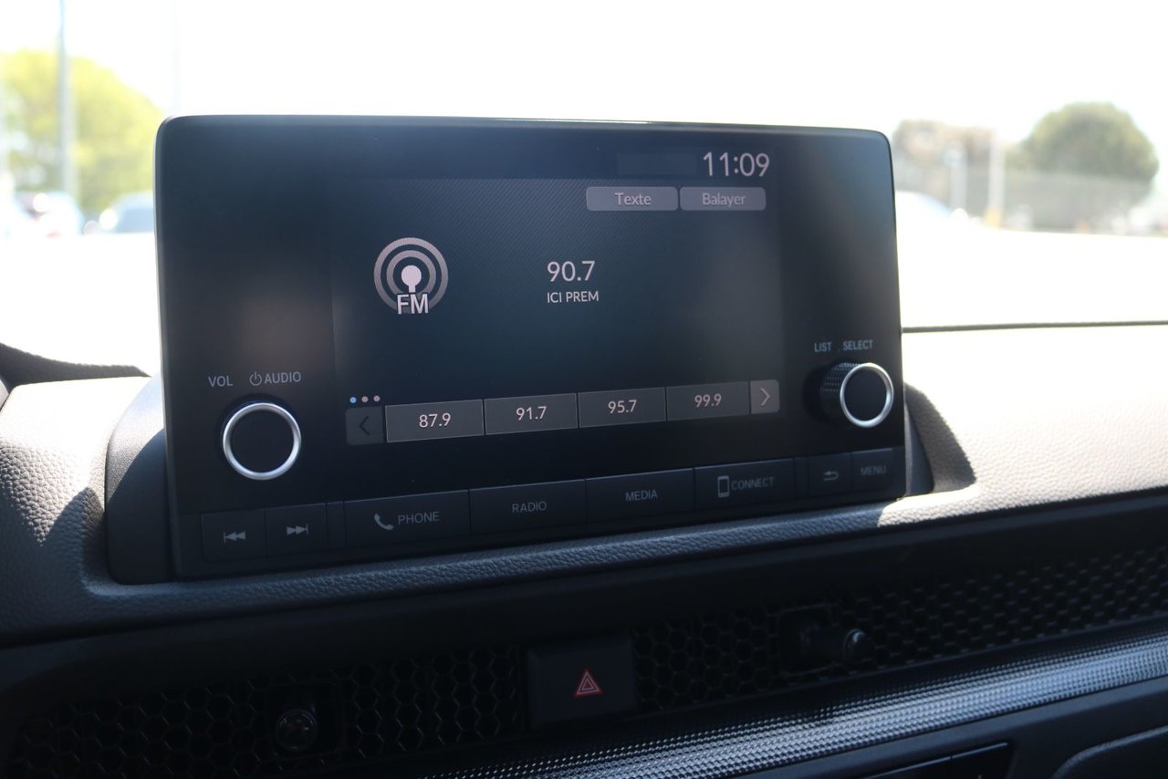 2025 Honda CR-V - Image 17