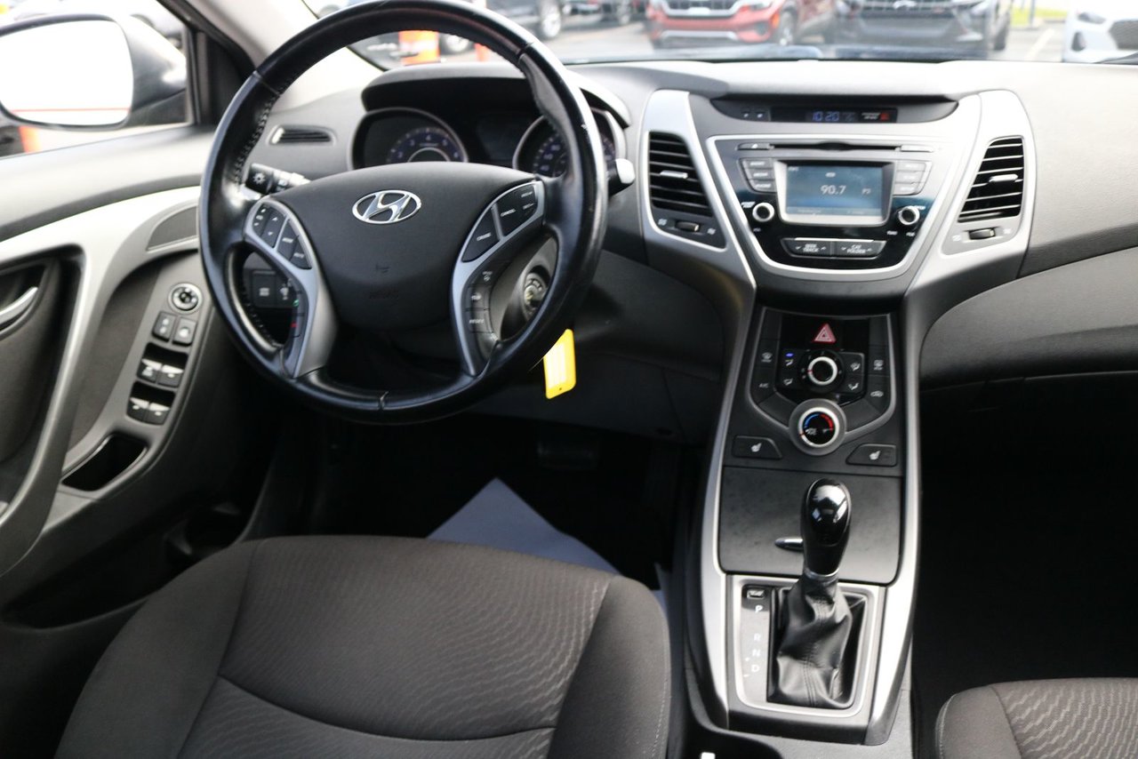 2016 Hyundai Elantra - Image 9