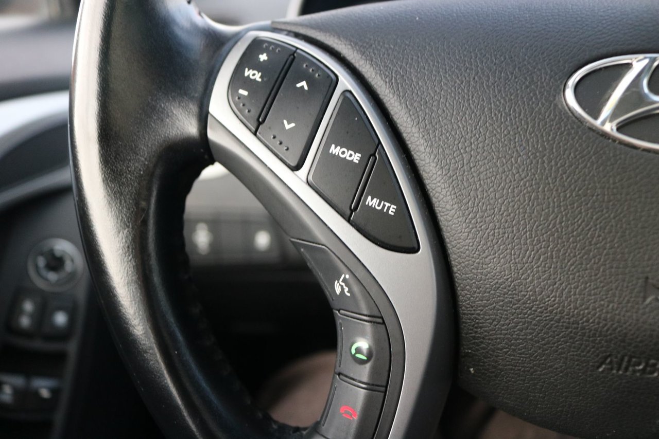 2016 Hyundai Elantra - Image 10
