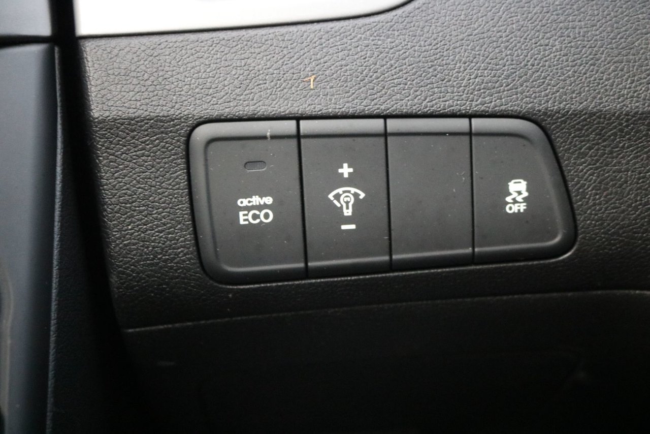 2016 Hyundai Elantra - Image 11