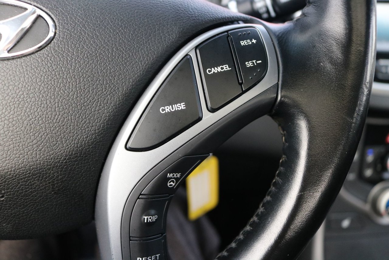2016 Hyundai Elantra - Image 12