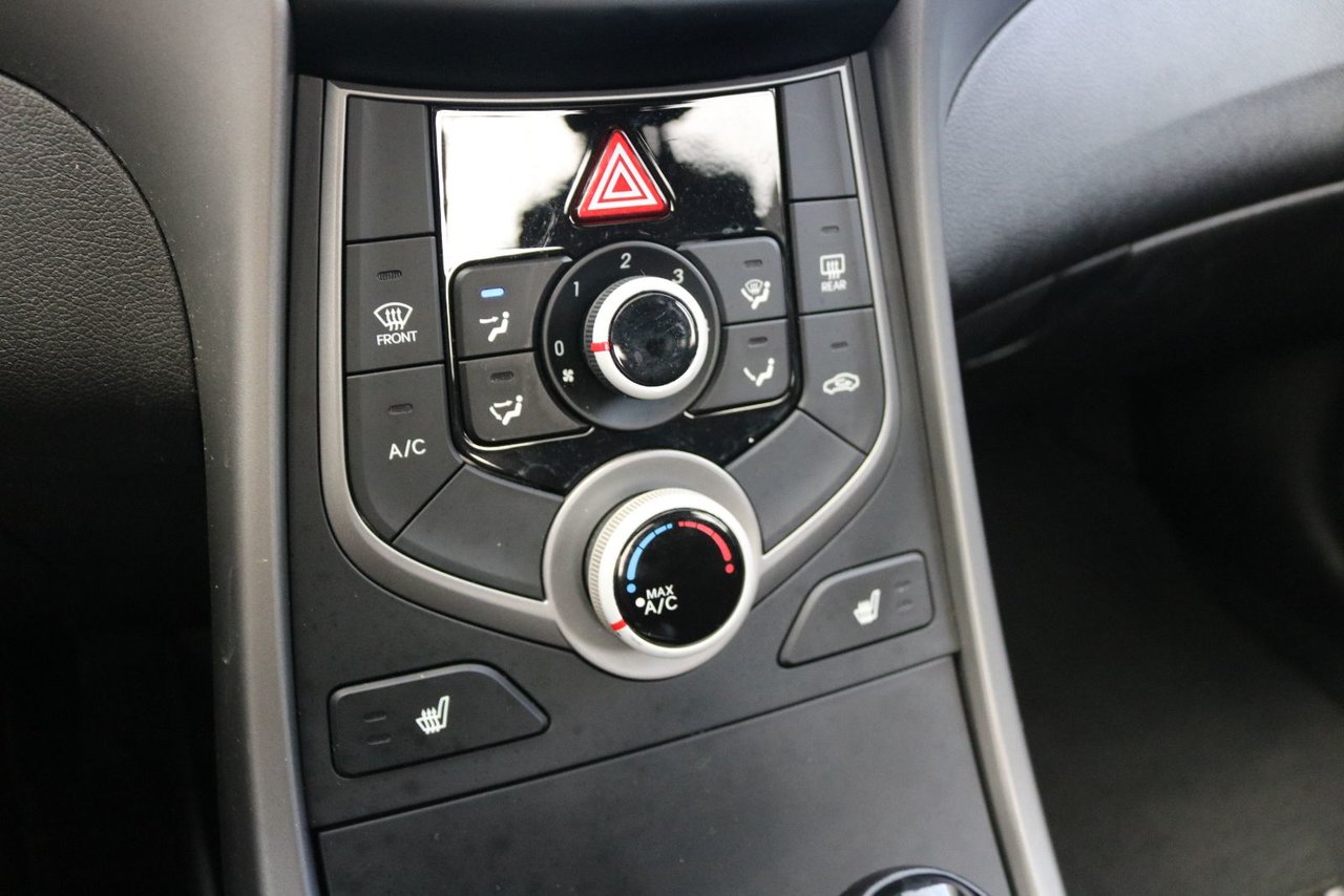 2016 Hyundai Elantra - Image 14