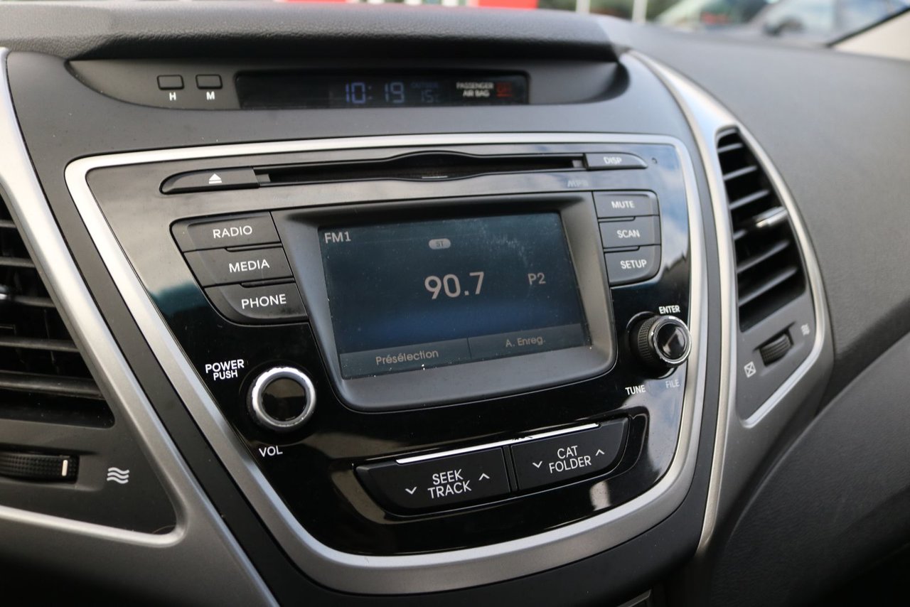 2016 Hyundai Elantra - Image 15