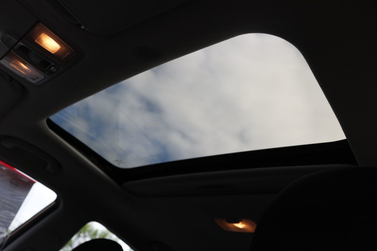 2016 Hyundai Elantra - Image 19