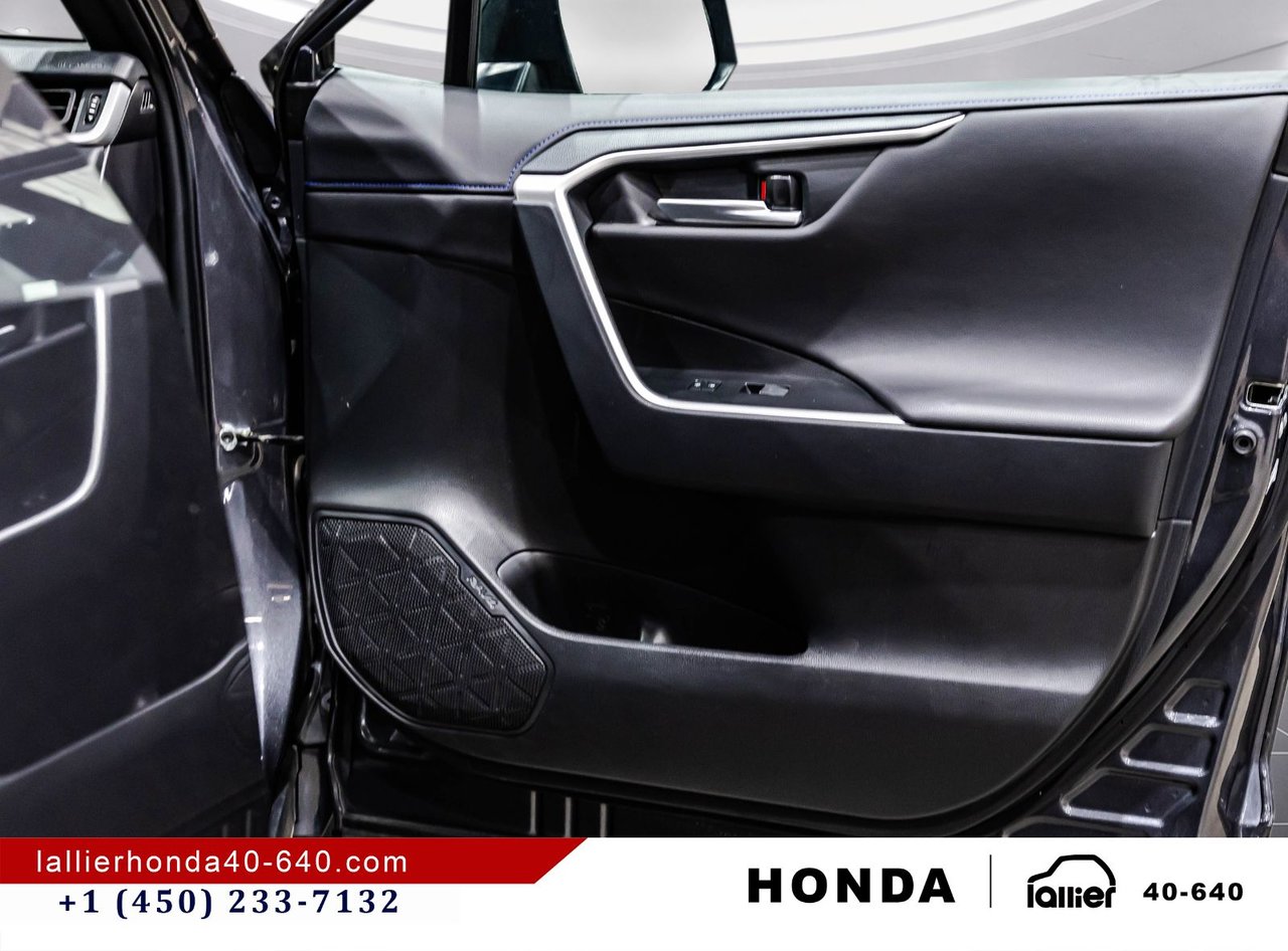 2025 Toyota RAV4 - Image 17