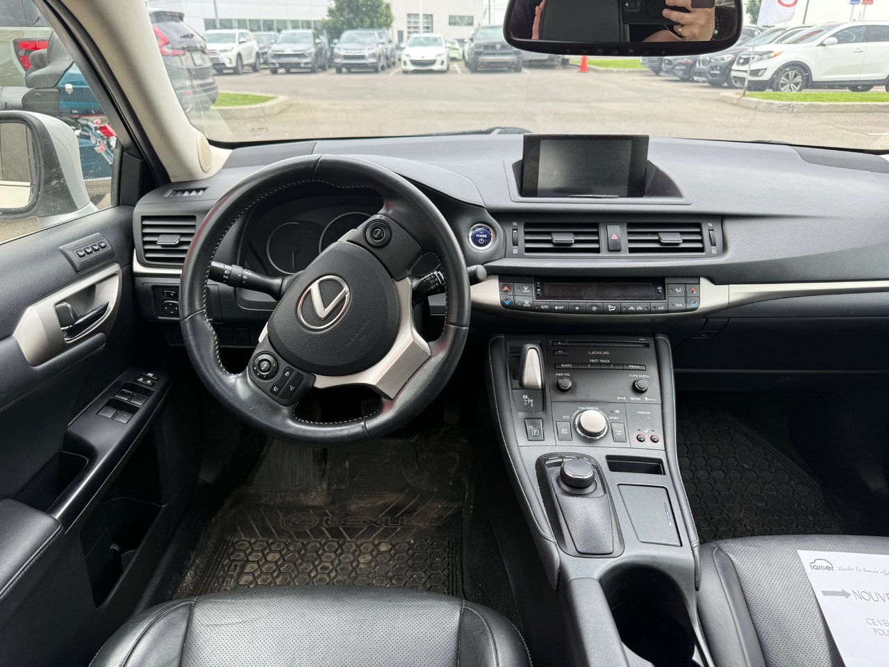 2014 Lexus CT 200h - Image 11