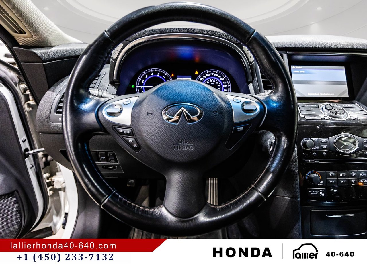 2017 Infiniti QX70 - Image 24