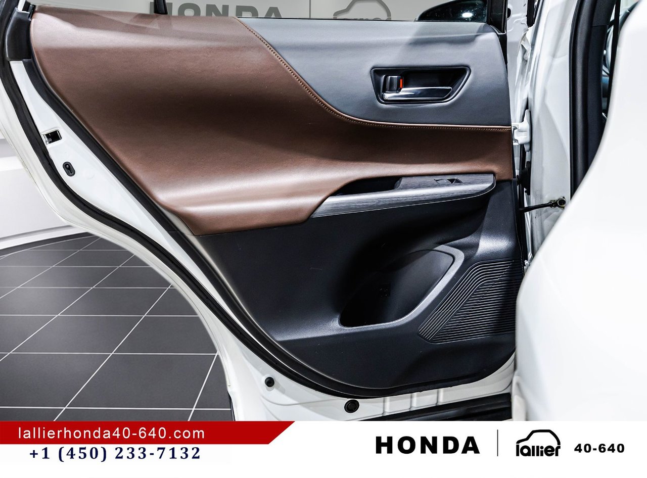 2023 Toyota Venza - Image 12