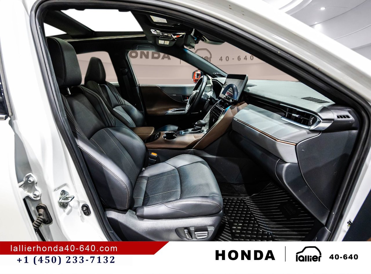 2023 Toyota Venza - Image 18