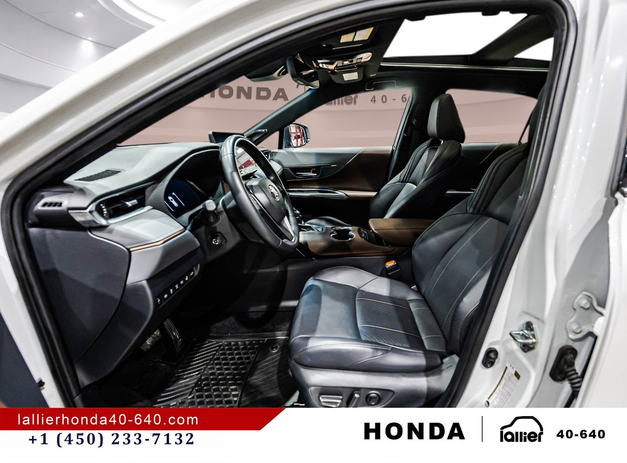 2023 Toyota Venza - Image 20
