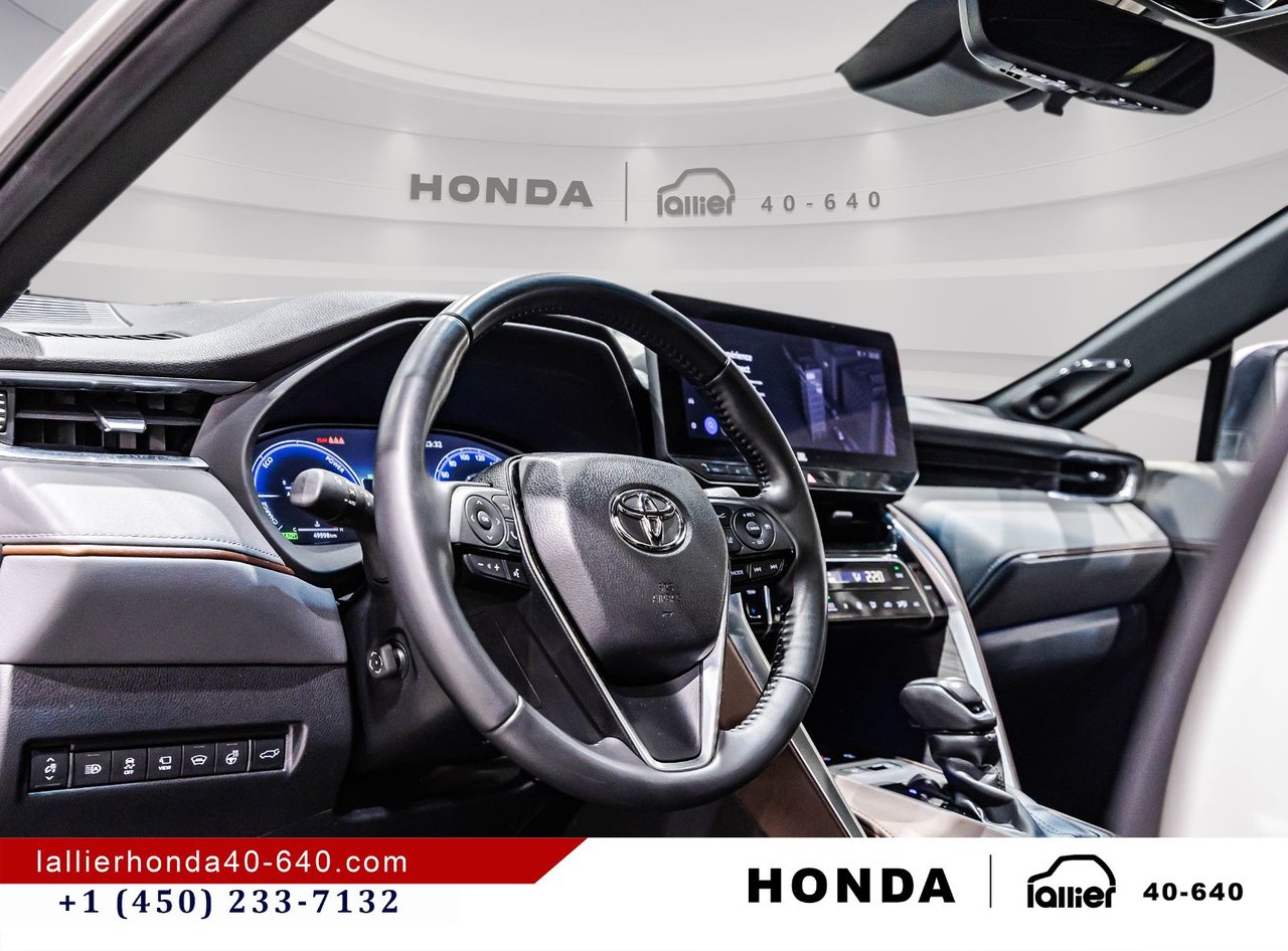 2023 Toyota Venza - Image 21