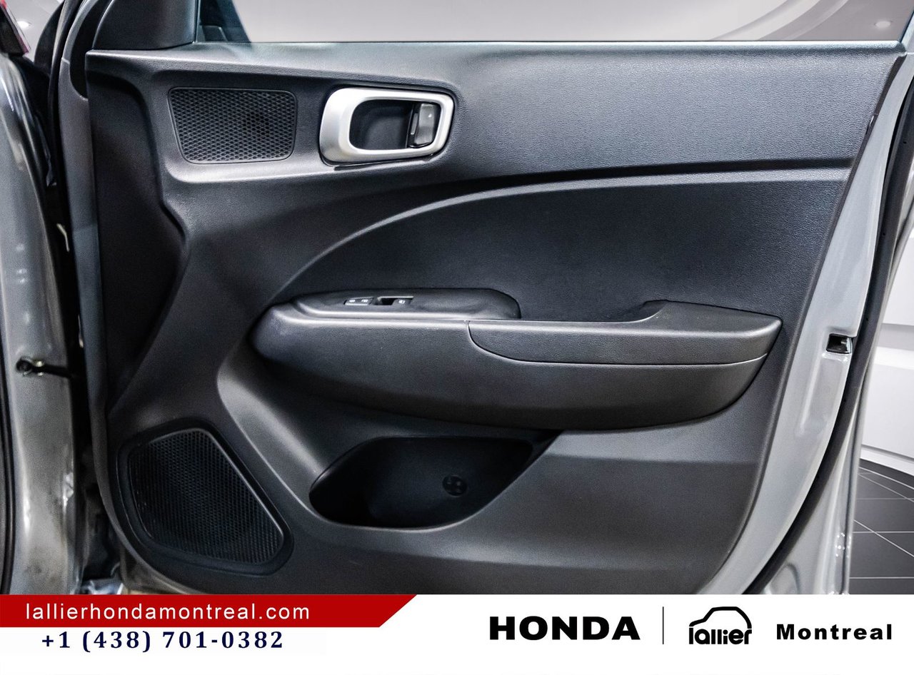 2022 Hyundai Venue - Image 17
