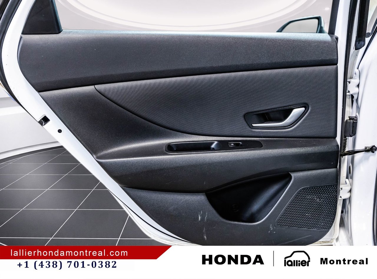 2023 Hyundai Elantra - Image 13
