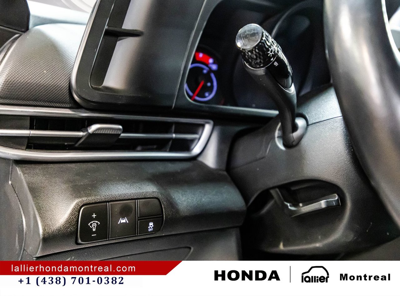 2023 Hyundai Elantra - Image 21