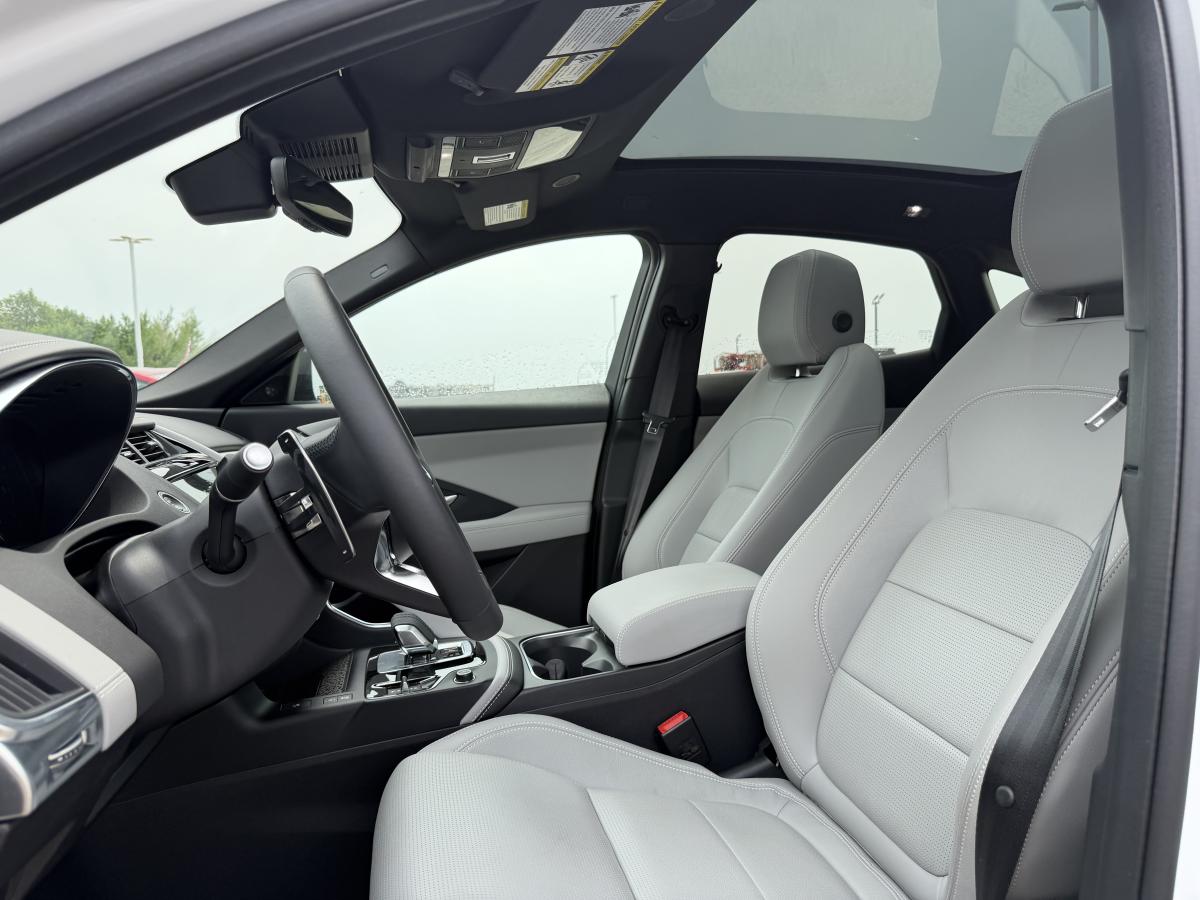 2024 Jaguar E-PACE - Image 10