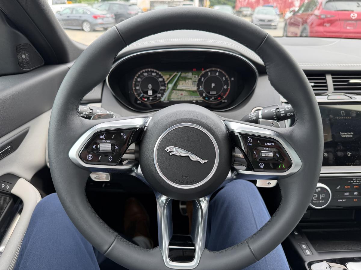 2024 Jaguar E-PACE - Image 16