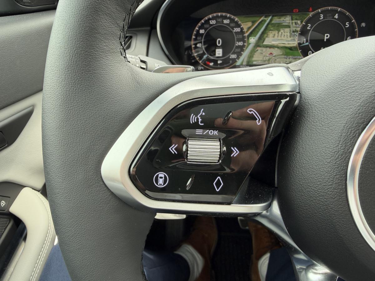 2024 Jaguar E-PACE - Image 17