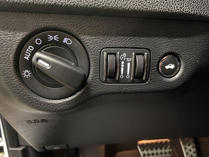2020 Dodge Charger - Image 27