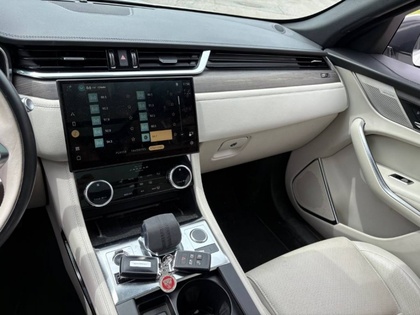 2022 Jaguar F-Pace - Image 10