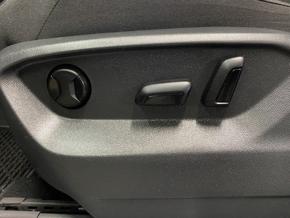 2021 Volkswagen Tiguan - Image 16