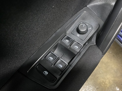 2021 Volkswagen Tiguan - Image 32