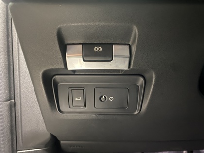 2020 Land Rover Discovery Sport - Image 32