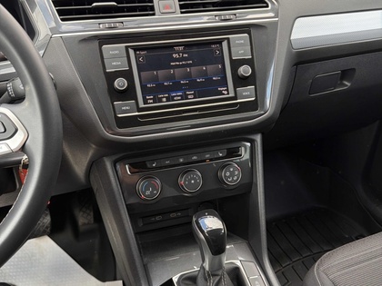 2022 Volkswagen Tiguan - Image 8
