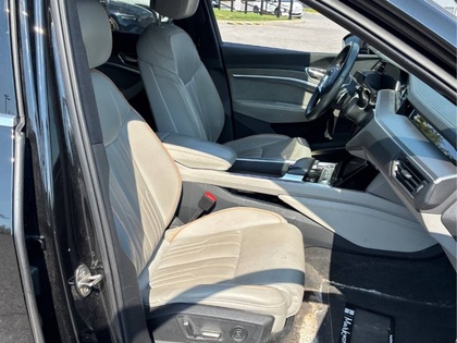 2021 Audi e-tron - Image 8