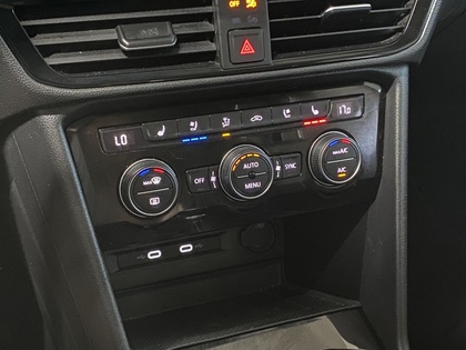 2022 Volkswagen Taos - Image 28