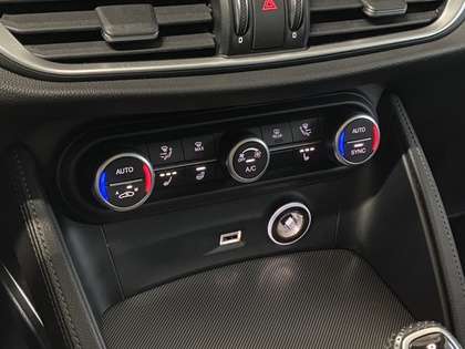 2020 Alfa Romeo Stelvio - Image 28