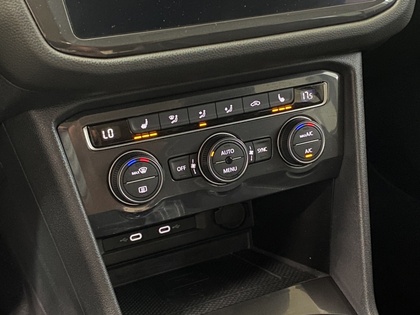 2021 Volkswagen Tiguan - Image 26