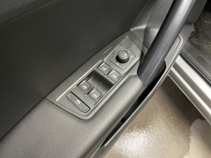 2021 Volkswagen Tiguan - Image 29