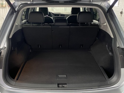 2021 Volkswagen Tiguan - Image 30
