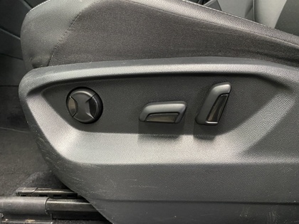 2021 Volkswagen Tiguan - Image 16