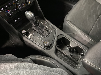 2021 Volkswagen Tiguan - Image 28