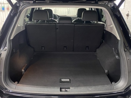 2021 Volkswagen Tiguan - Image 32
